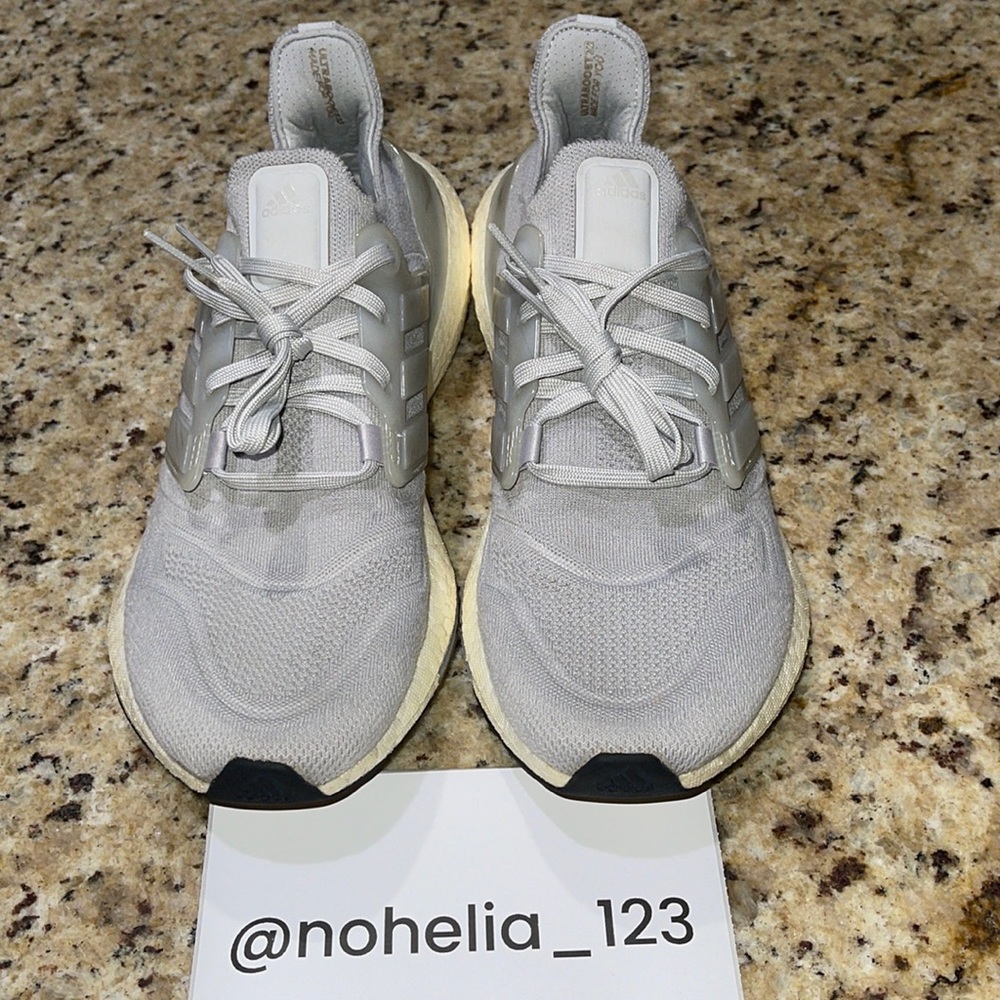 🌟Adidas UltraBoost 22